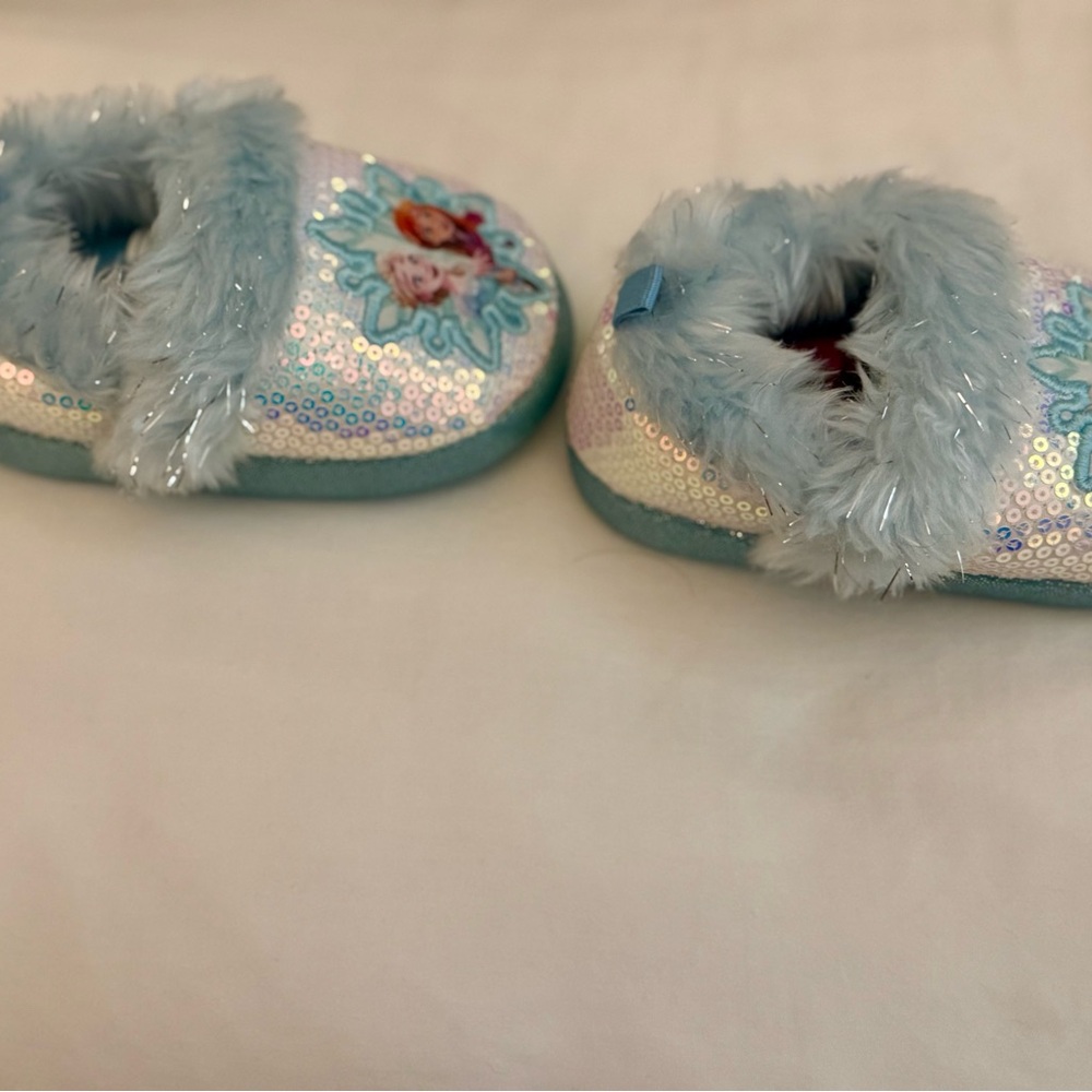 Disney Frozen 2 Elsa Anna Girls Toddler Plush A-Line Slippers. WORN ONCE - Picture 4 of 6